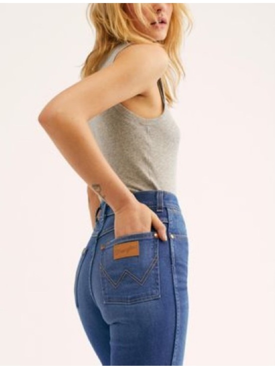 Wrangler Denim - Vintage Wrangler Women's High-Rise Straight-leg Jeans in Medium Blue Like New